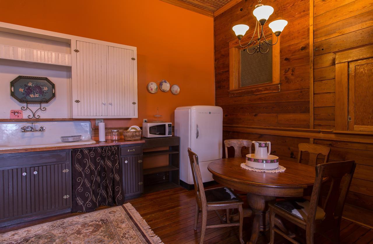 Upstairs Inn Hico 外观 照片