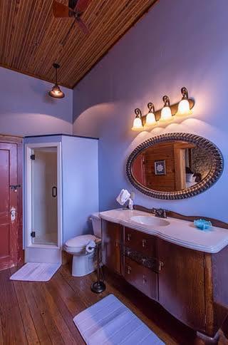Upstairs Inn Hico 外观 照片